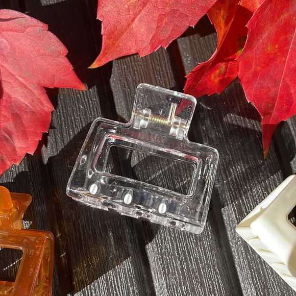 3 Trendy Claw Hair Clips - Picture 7 of 12